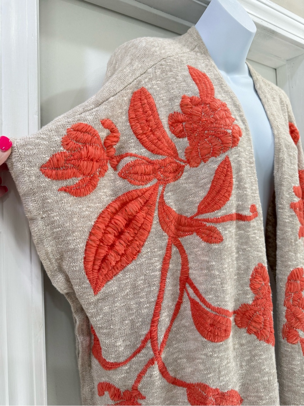 Chico's Beige Ruana Open-Front Cardigan Shrug  Floral Embroidery S/M - Picture 4 of 10